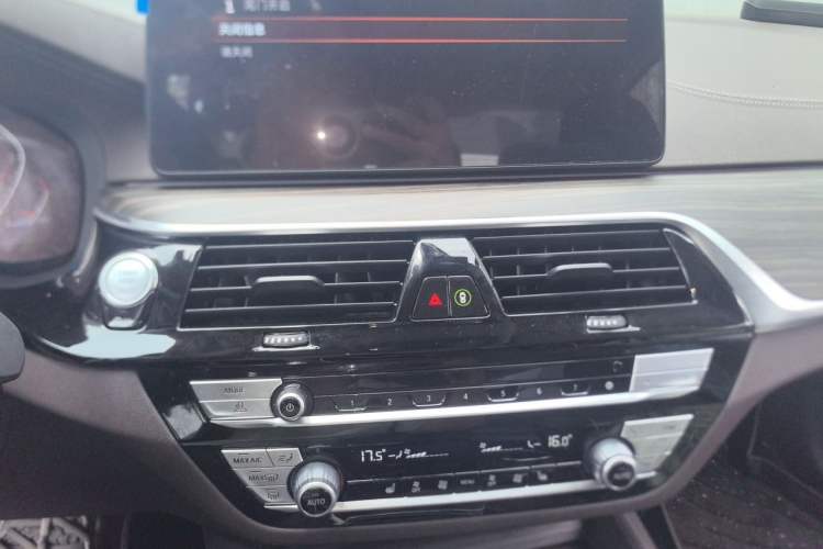 Used BMW 5 Series 2023 Facelifted 530Li Leading Luxury Package Audio And AC Panel