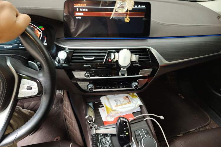 Used BMW 5 Series 2023 530Li Leading Edition Luxury Package Audio And AC Panel