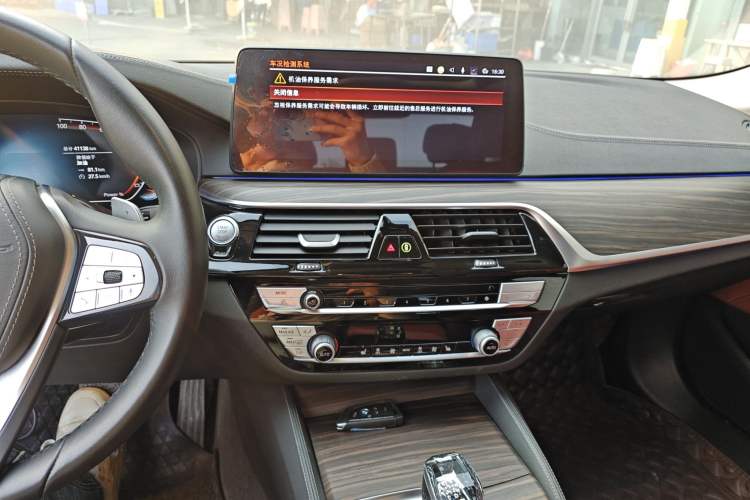 Used BMW 5 Series 2023 530Li Leading Edition Luxury Package Audio And AC Panel
