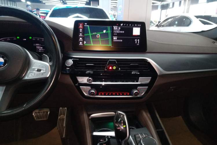 Used BMW 5 Series 2023 530Li Luxury Edition M Sport Package Audio And AC Panel