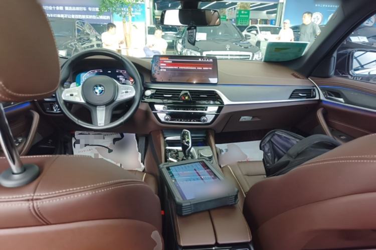 Used BMW 5 Series 2023 530Li Leading Model M Sport Package Center Console