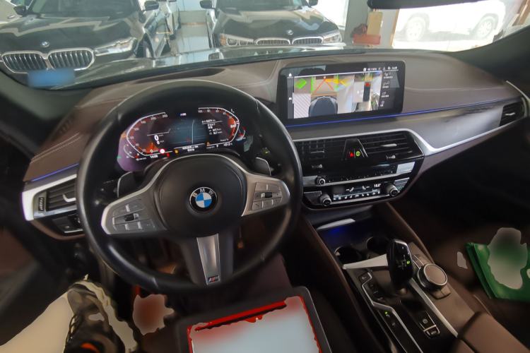 Used BMW 5 Series 2023 530Li Luxury Edition M Sport Package Center Console