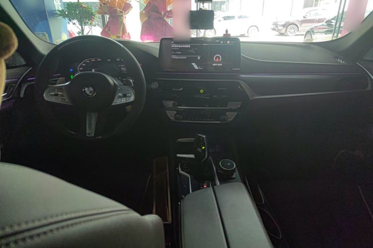Used BMW 5 Series 2023 Restyled 530Li Leading Edition M Sport Package Center Console
