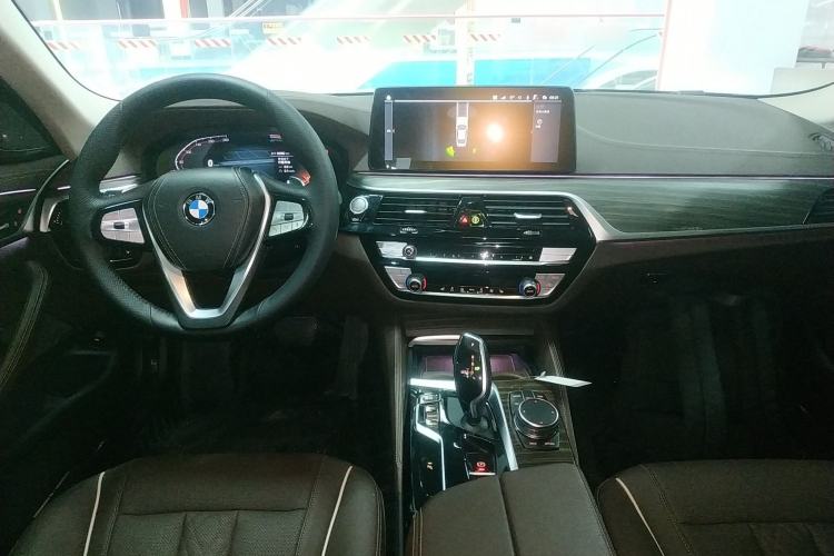 Used BMW 5 Series 2023 530Li Leading Edition Luxury Package Center Console