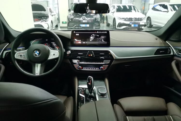 Used BMW 5 Series 2023 530Li Luxury Edition M Sport Package Center Console