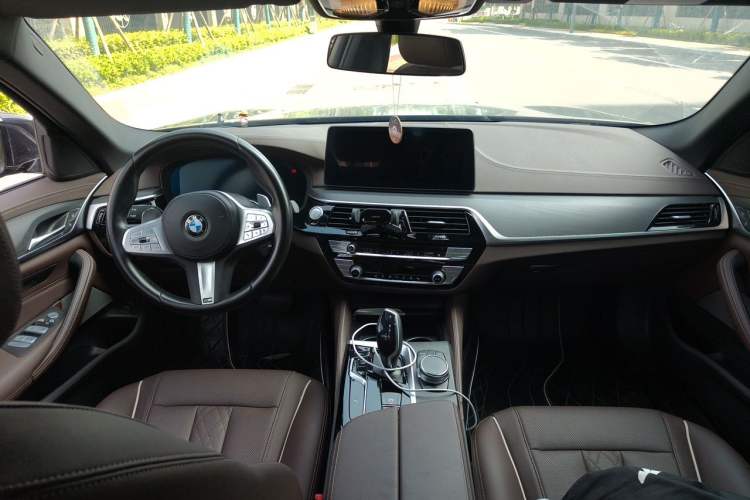 Used BMW 5 Series 2023 530Li Leading Model M Sport Package Center Console