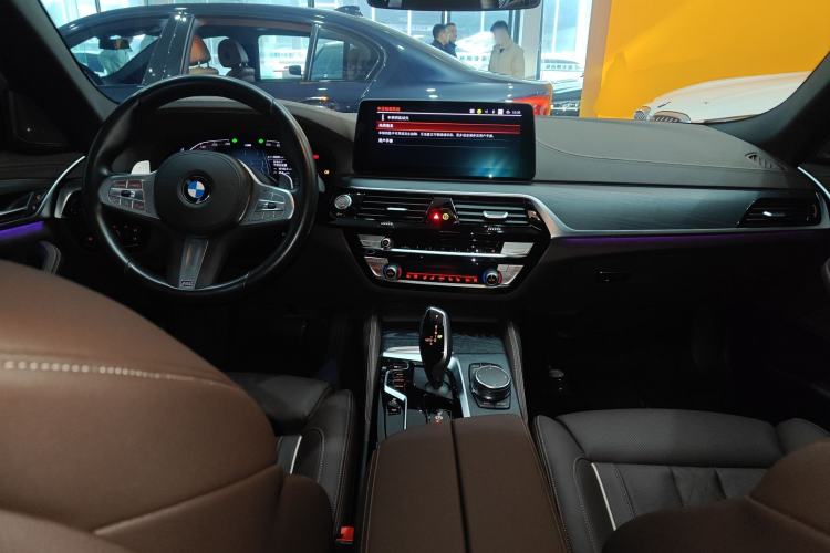 Used BMW 5 Series 2023 530Li Luxury Edition M Sport Package Center Console