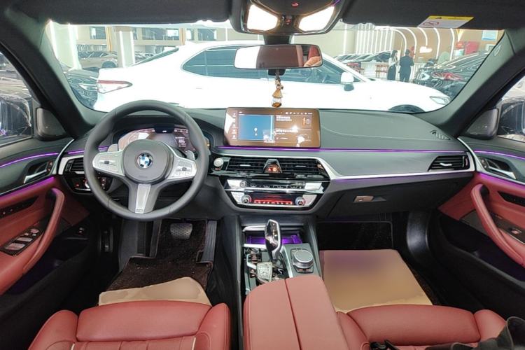 Used BMW 5 Series 2023 530Li Luxury Edition M Sport Package Center Console