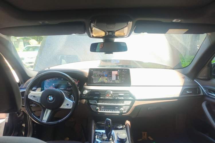 Used BMW 5 Series 2023 530Li Luxury Edition M Sport Package Center Console