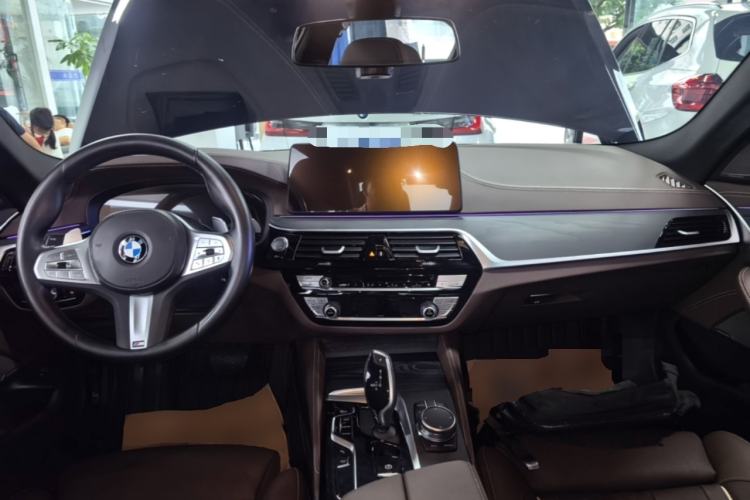 Used BMW 5 Series 2023 530Li Luxury Edition M Sport Package Center Console