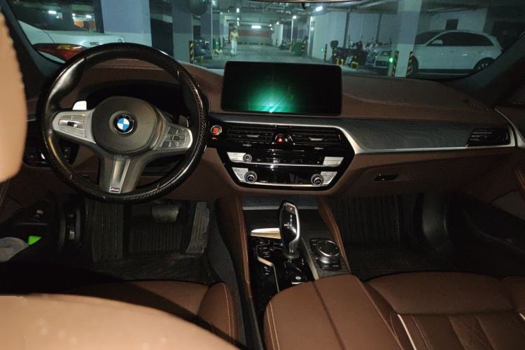 Used BMW 5 Series 2023 530Li Luxury Edition M Sport Package Center Console