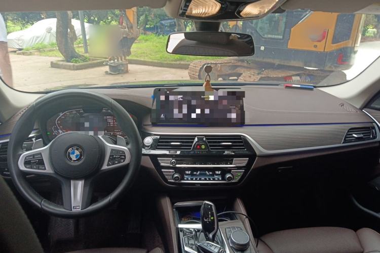 Used BMW 5 Series 2023 530Li Luxury Edition Premium Package Center Console