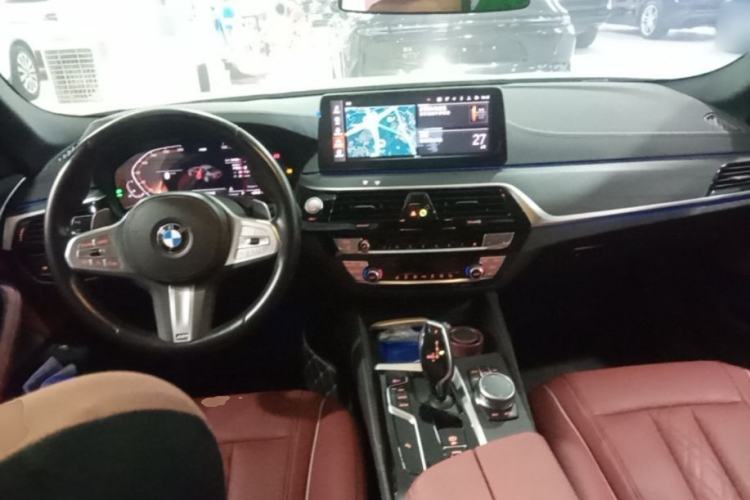 Used BMW 5 Series 2023 Restyled 530Li Leading Edition M Sport Package Center Console