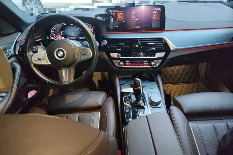 Used BMW 5 Series 2023 530Li Luxury Edition M Sport Package Center Console