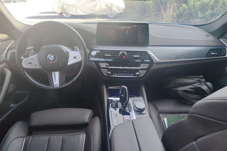 Used BMW 5 Series 2023 530Li Luxury Edition M Sport Package Center Console