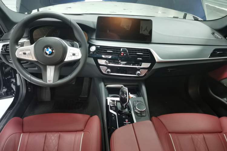 Used BMW 5 Series 2023 530Li Luxury Edition M Sport Package Center Console