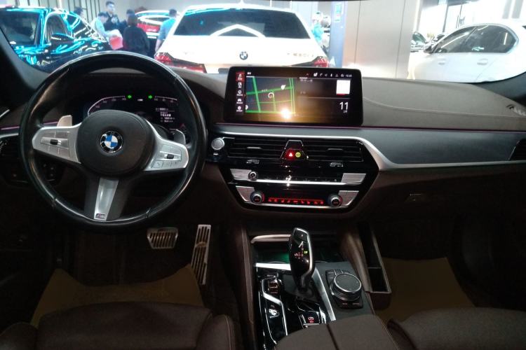 Used BMW 5 Series 2023 530Li Luxury Edition M Sport Package Center Console