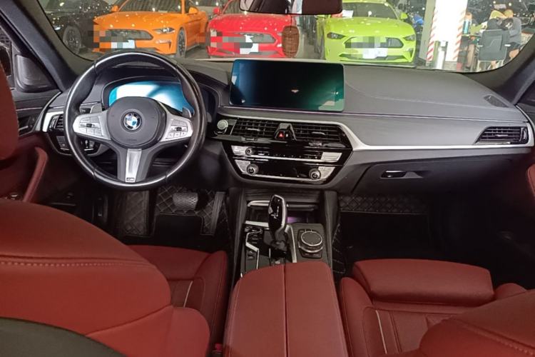 Used BMW 5 Series 2023 530Li Luxury Edition M Sport Package Center Console
