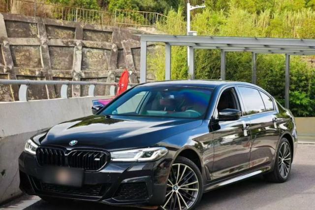 Ojetý BMW 5 Series 2023 530Li Leading Model M Sport Package