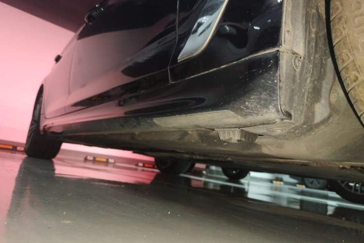 Used BMW 5 Series 2023 530Li Leading Model M Sport Package Chassis Front Right