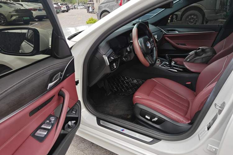 Used BMW 5 Series 2023 530Li Leading Model M Sport Package Driver Seat