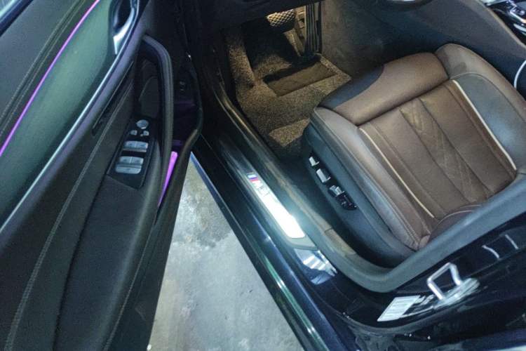 Used BMW 5 Series 2023 530Li xDrive M Sport Package Driver Seat