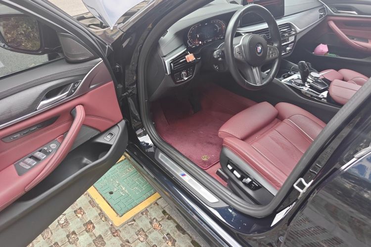 Used BMW 5 Series 2023 530Li Luxury Edition M Sport Package Driver Seat