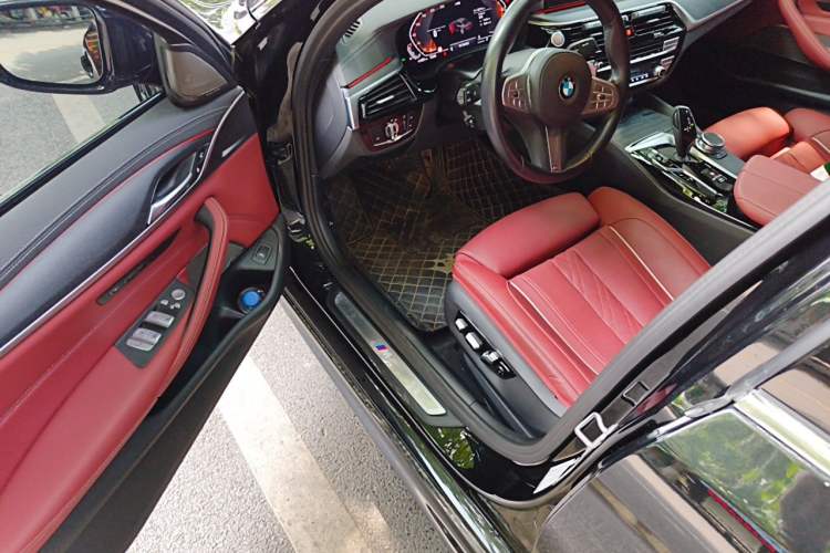 Used BMW 5 Series 2023 530Li Luxury Edition M Sport Package Driver Seat