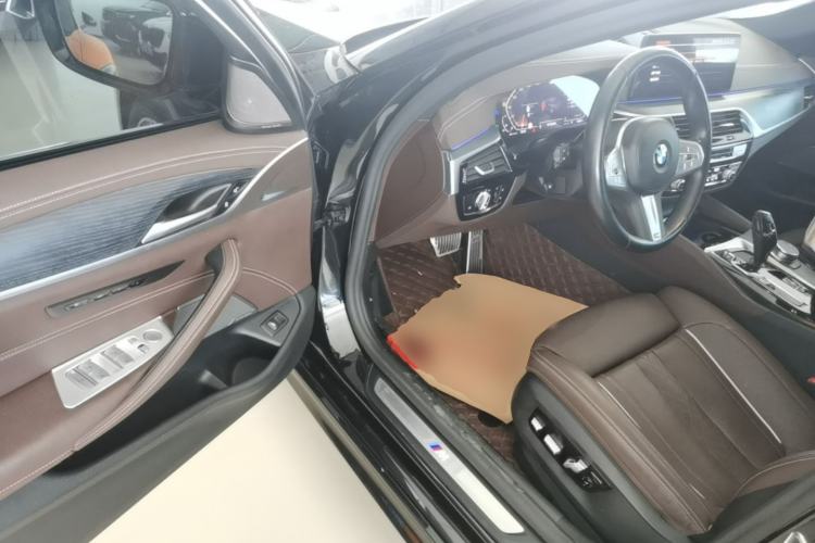 Used BMW 5 Series 2023 530Li Luxury Edition M Sport Package Driver Seat