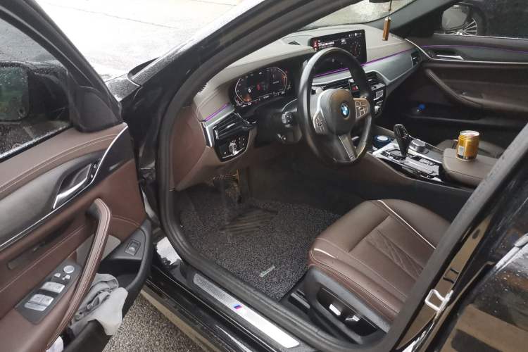 Used BMW 5 Series 2023 530Li Leading Model M Sport Package Driver Seat