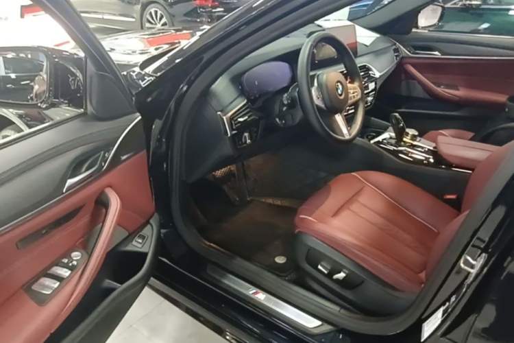 Used BMW 5 Series 2023 530Li Leading Model M Sport Package Driver Seat
