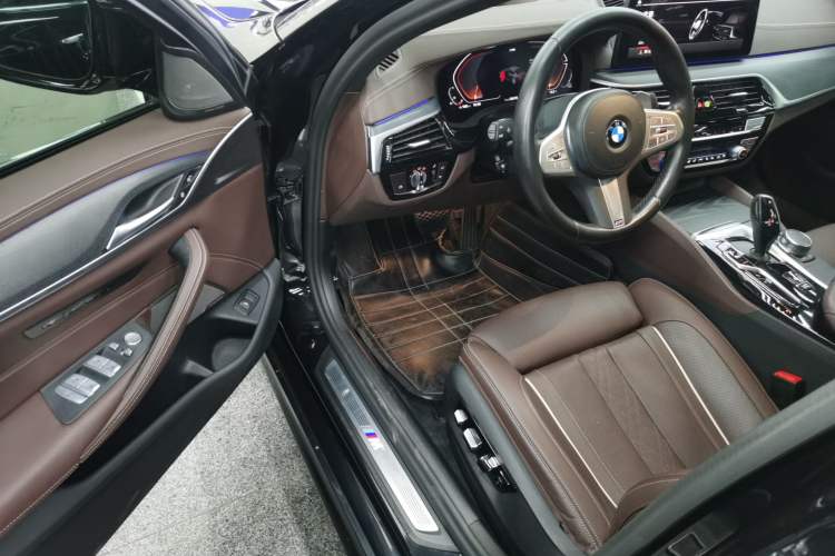 Used BMW 5 Series 2023 530Li Luxury Edition M Sport Package Driver Seat