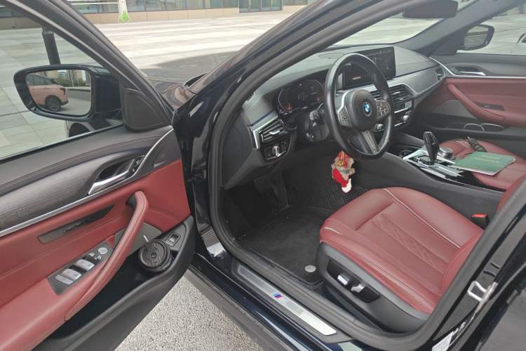 Used BMW 5 Series 2023 530Li Leading Model M Sport Package Driver Seat
