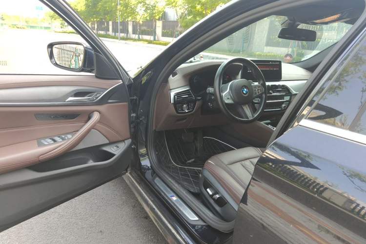 Used BMW 5 Series 2023 530Li Leading Model M Sport Package Driver Seat