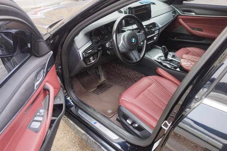 Used BMW 5 Series 2023 530Li Leading Model M Sport Package Driver Seat