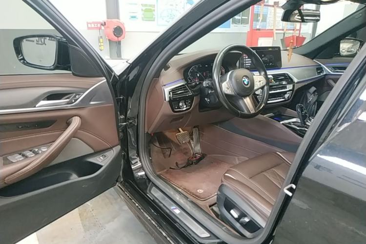 Used BMW 5 Series 2023 530Li Leading Model M Sport Package Driver Seat