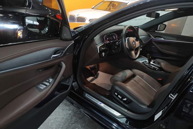Used BMW 5 Series 2023 530Li Luxury Edition M Sport Package Driver Seat