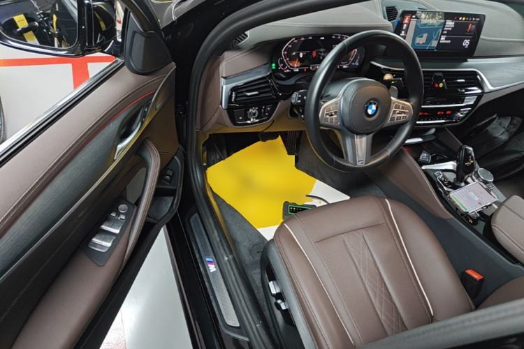 Used BMW 5 Series 2023 Restyled 530Li Leading Edition M Sport Package Driver Seat