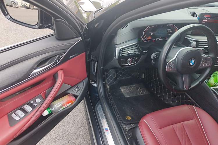 Used BMW 5 Series 2023 530Li Leading Model M Sport Package Driver Seat