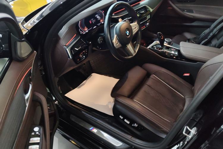 Used BMW 5 Series 2023 Restyled 530Li Luxury Edition M Sport Package Driver Seat