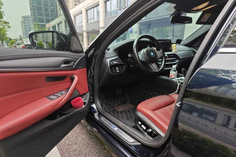 Used BMW 5 Series 2023 530Li Luxury Edition M Sport Package Driver Seat