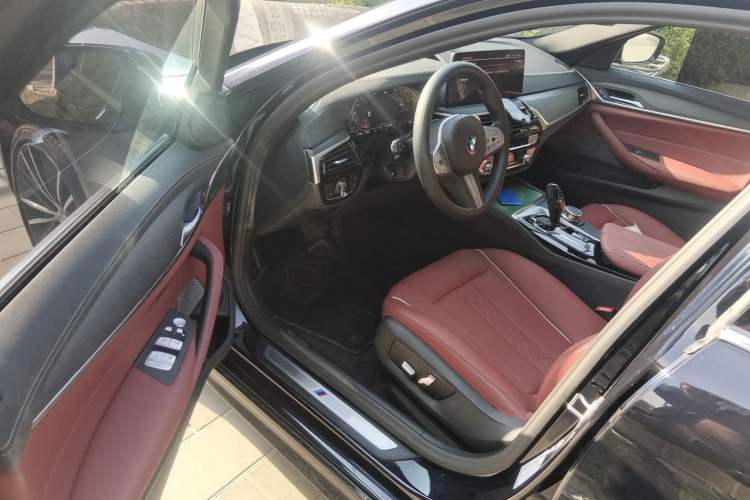 Used BMW 5 Series 2023 530Li Leading Model M Sport Package Driver Seat