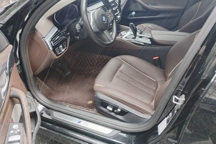 Used BMW 5 Series 2023 530Li Leading Model M Sport Package Driver Seat