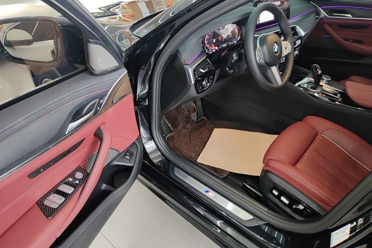 Used BMW 5 Series 2023 530Li Luxury Edition M Sport Package Driver Seat