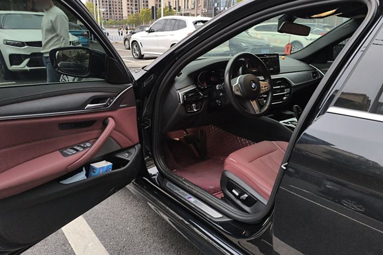 Used BMW 5 Series 2023 530Li Leading Model M Sport Package Driver Seat