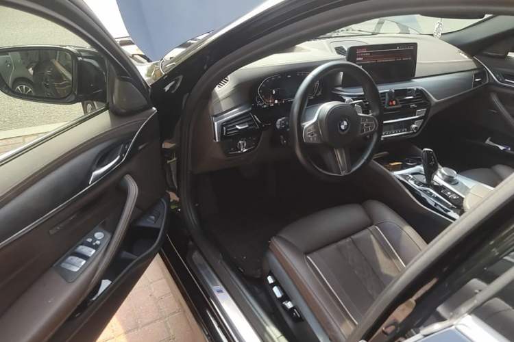 Used BMW 5 Series 2023 Restyled 530Li Luxury Edition M Sport Package Driver Seat