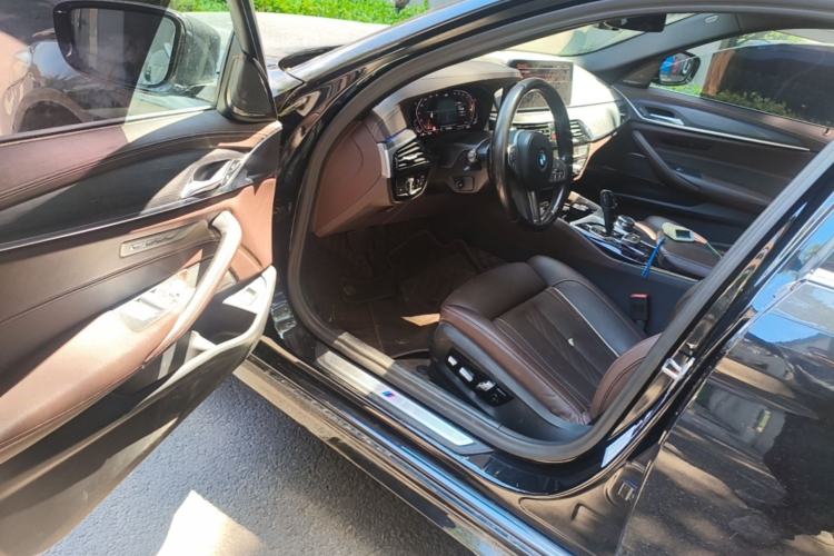Used BMW 5 Series 2023 530Li Luxury Edition M Sport Package Driver Seat