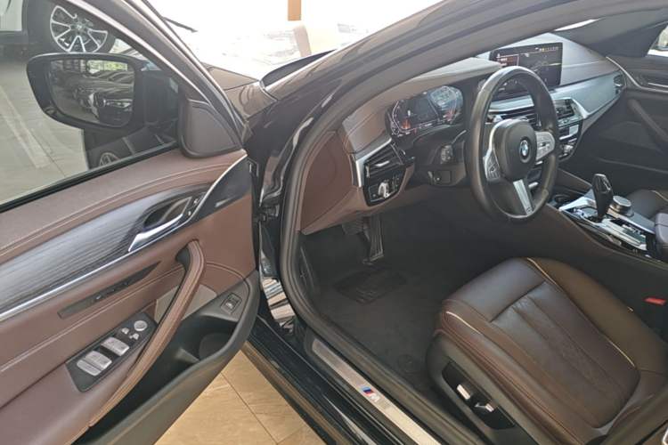 Used BMW 5 Series 2023 530Li Leading Model M Sport Package Driver Seat