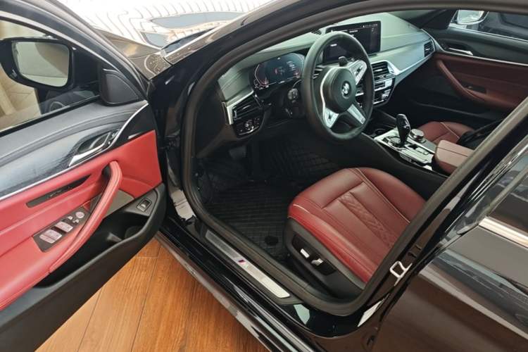 Used BMW 5 Series 2023 530Li Leading Model M Sport Package Driver Seat