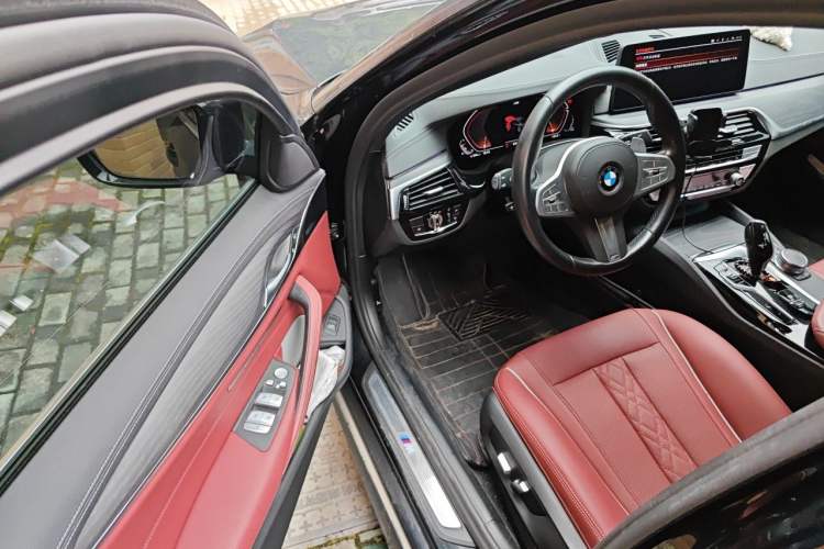 Used BMW 5 Series 2023 530Li Leading Model M Sport Package Driver Seat